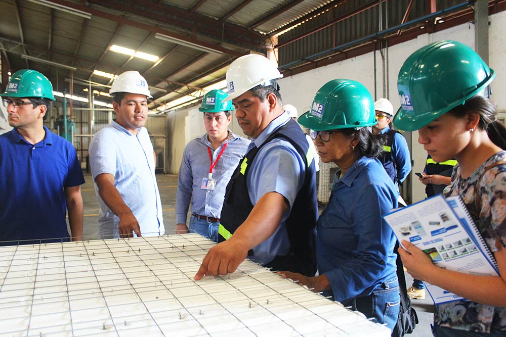 Especialistas de la Universidad de Cataluna y MTI visitan la Planta de Panelconsa (11)