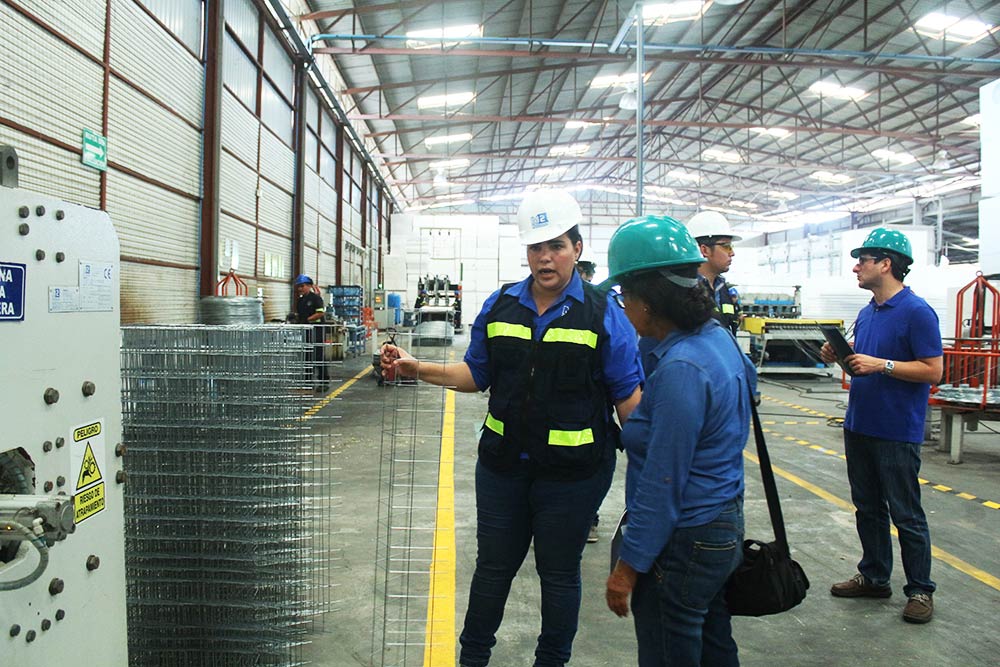 Especialistas de la Universidad de Cataluna y MTI visitan la Planta de Panelconsa (4)