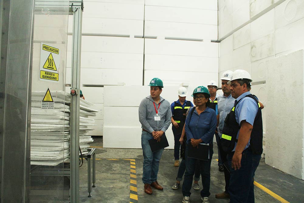 Especialistas de la Universidad de Cataluna y MTI visitan la Planta de Panelconsa (9)